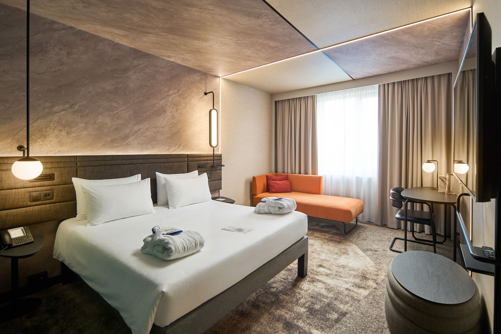 Nowoczesny pokój hotelowy Novotel w Pradze